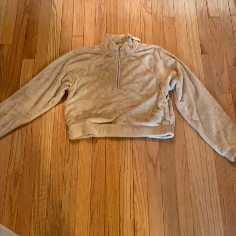 Furry beige cropped sweatshirt!